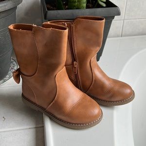 Girls brown boots, new, barely worn. Excellent condition.